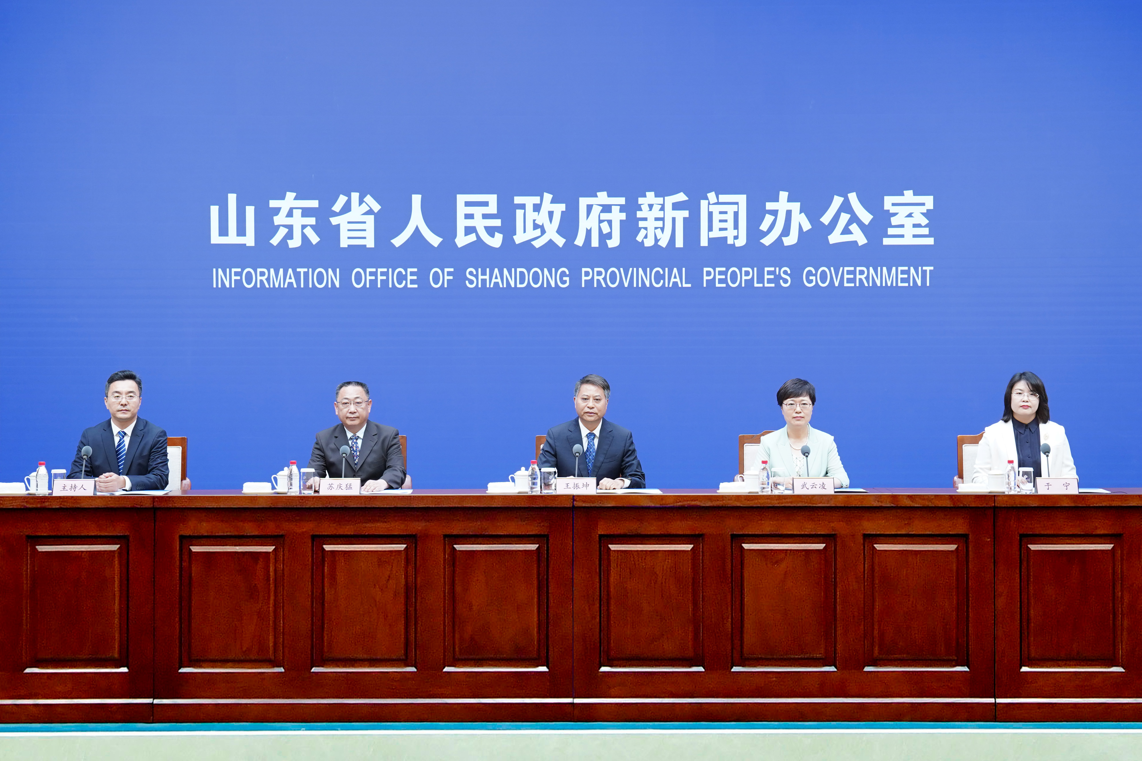 新闻发布会.jpg